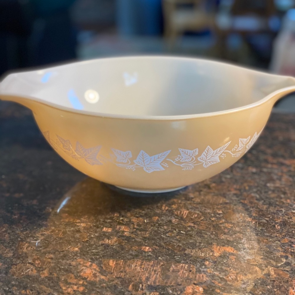 1 Pyrex Sandalwood 444 Cinderella Mixing Bowl - Picture 2 of 12